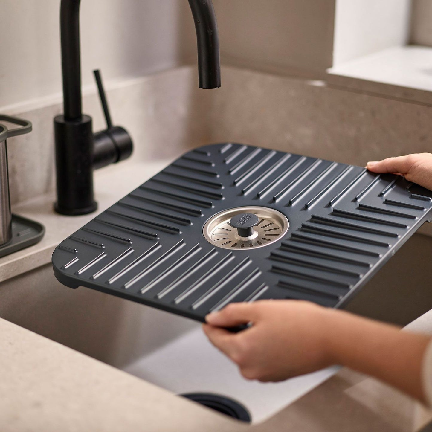 ZS - Sink Shield with Drainer